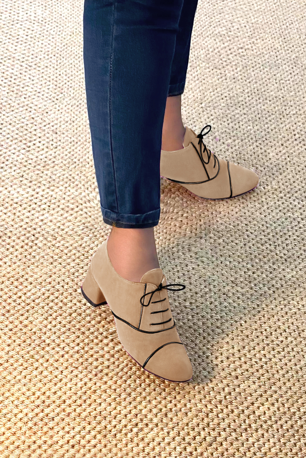 Tan beige and gloss black women's essential lace-up shoes. Round toe. Low flare heels. Top view - Florence KOOIJMAN